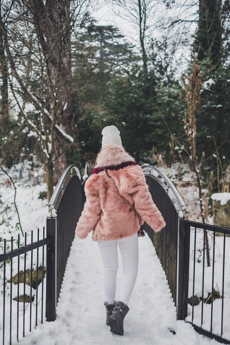 How to dress in the snow  Spoiler: pink is the way